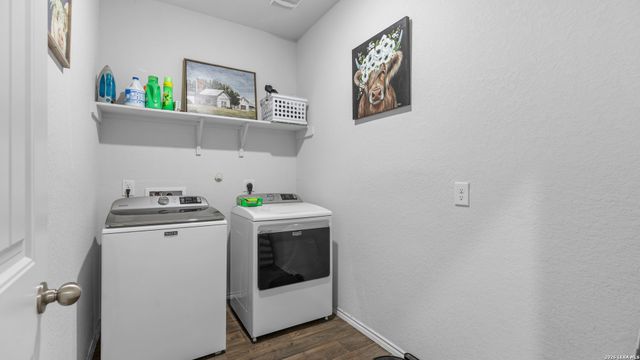 731 Monarch Dr, Seguin, TX 78155