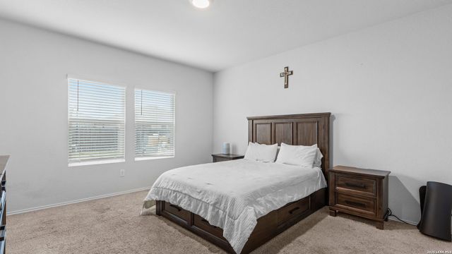 731 Monarch Dr, Seguin, TX 78155