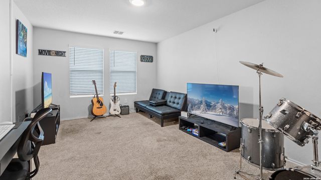 731 Monarch Dr, Seguin, TX 78155