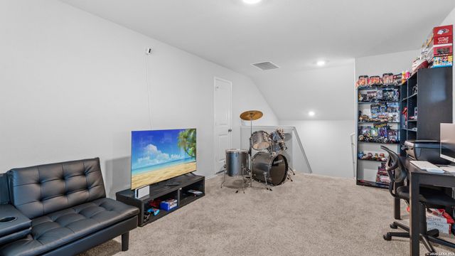 731 Monarch Dr, Seguin, TX 78155