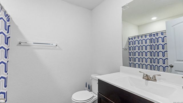 731 Monarch Dr, Seguin, TX 78155