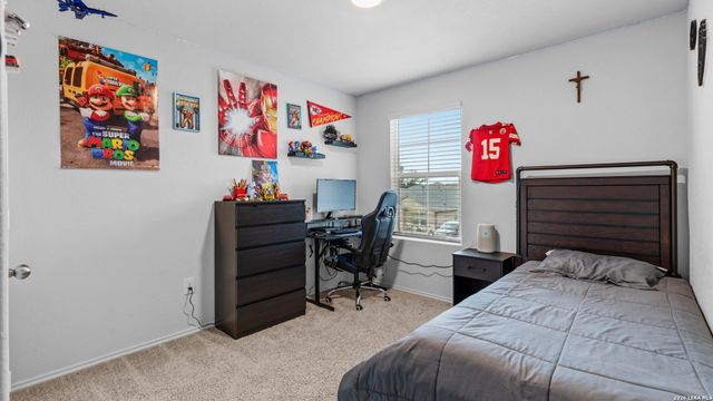 731 Monarch Dr, Seguin, TX 78155