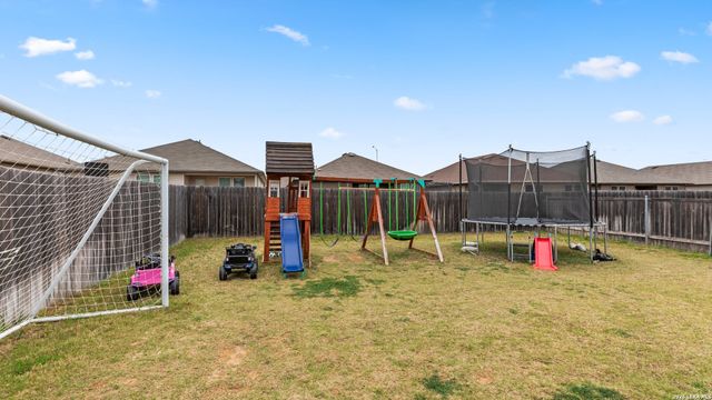 731 Monarch Dr, Seguin, TX 78155