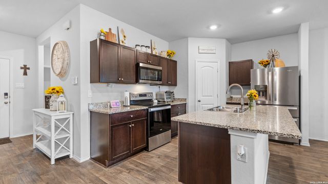 731 Monarch Dr, Seguin, TX 78155