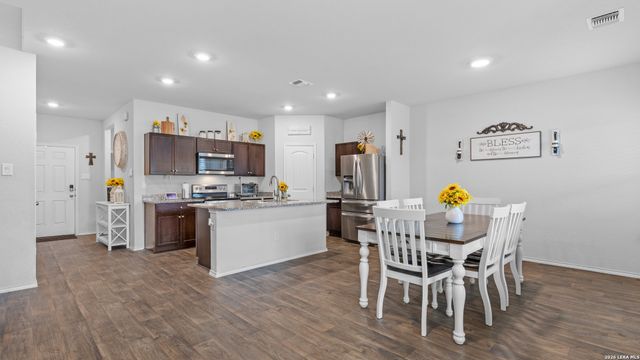 731 Monarch Dr, Seguin, TX 78155