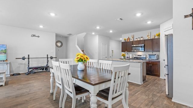 731 Monarch Dr, Seguin, TX 78155