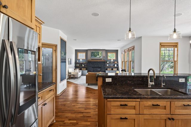 2344 Fieldstone Curve, Woodbury, MN 55129