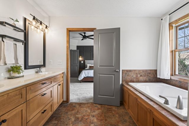 2344 Fieldstone Curve, Woodbury, MN 55129