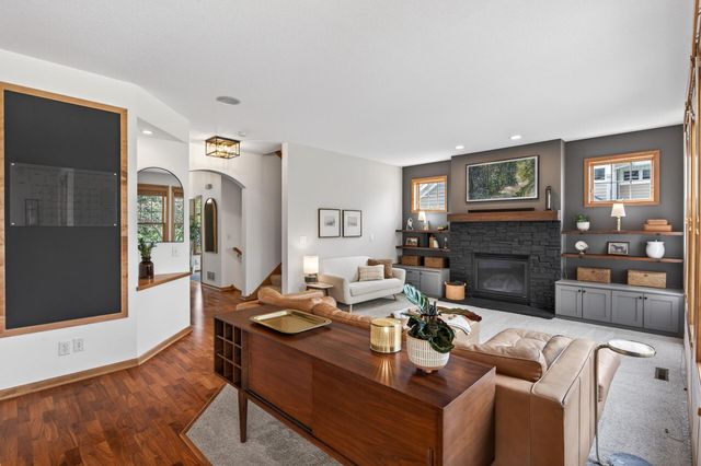 2344 Fieldstone Curve, Woodbury, MN 55129