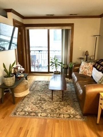 512 W Barry Avenue 206, Chicago, IL 60657