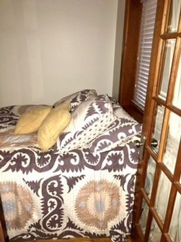 512 W Barry Avenue 206, Chicago, IL 60657