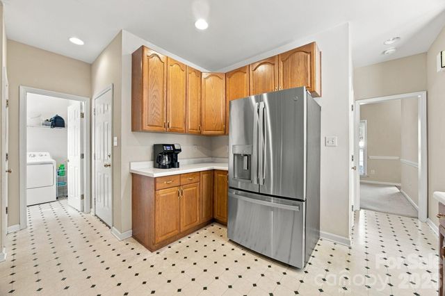 2807 Edgebrook Circle, Matthews, NC 28105