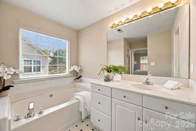 2807 Edgebrook Circle, Matthews, NC 28105