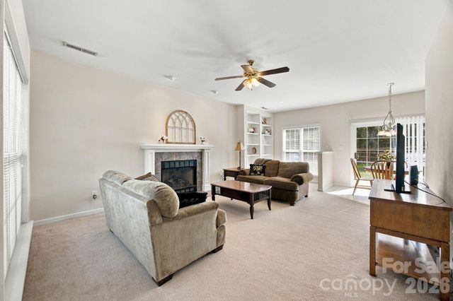 2807 Edgebrook Circle, Matthews, NC 28105