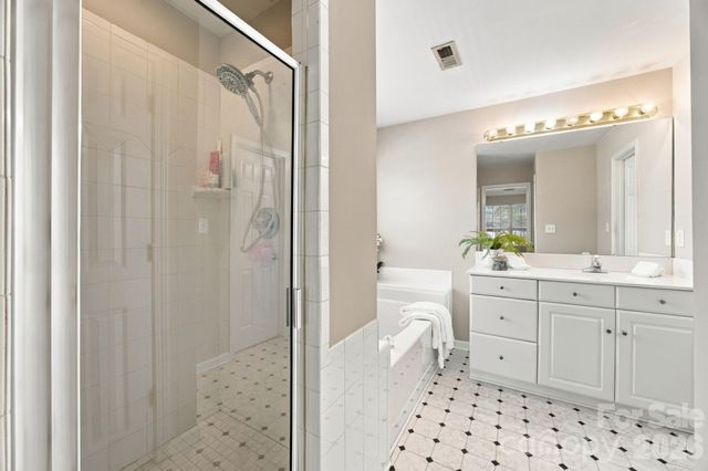 2807 Edgebrook Circle, Matthews, NC 28105