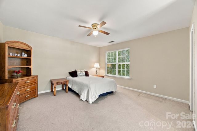 2807 Edgebrook Circle, Matthews, NC 28105