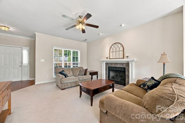 2807 Edgebrook Circle, Matthews, NC 28105