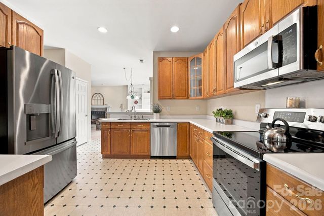 2807 Edgebrook Circle, Matthews, NC 28105