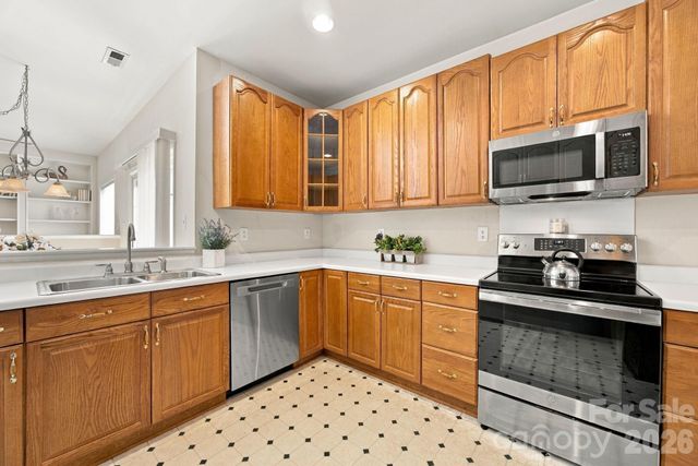 2807 Edgebrook Circle, Matthews, NC 28105