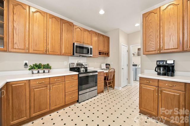 2807 Edgebrook Circle, Matthews, NC 28105