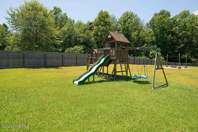 125 Bridgeport Drive, Sneads Ferry, NC 28460