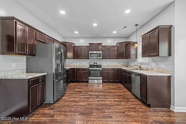 125 Bridgeport Drive, Sneads Ferry, NC 28460