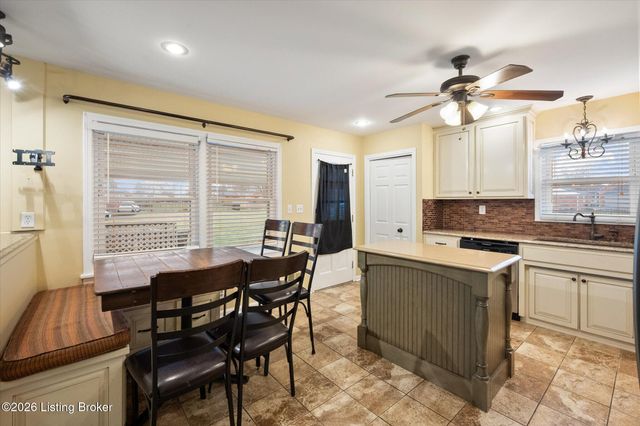 9903 Welshpool Ct, Louisville, KY 40299