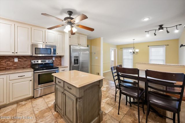 9903 Welshpool Ct, Louisville, KY 40299