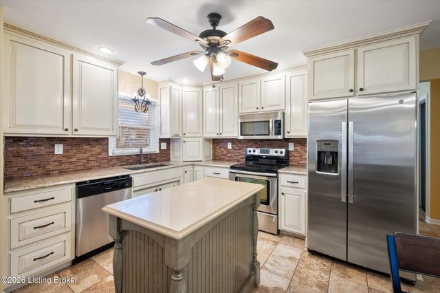 9903 Welshpool Ct, Louisville, KY 40299