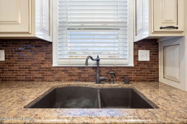 9903 Welshpool Ct, Louisville, KY 40299