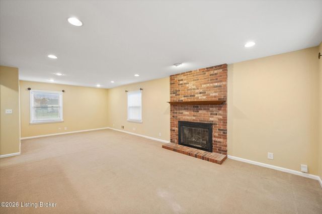 9903 Welshpool Ct, Louisville, KY 40299