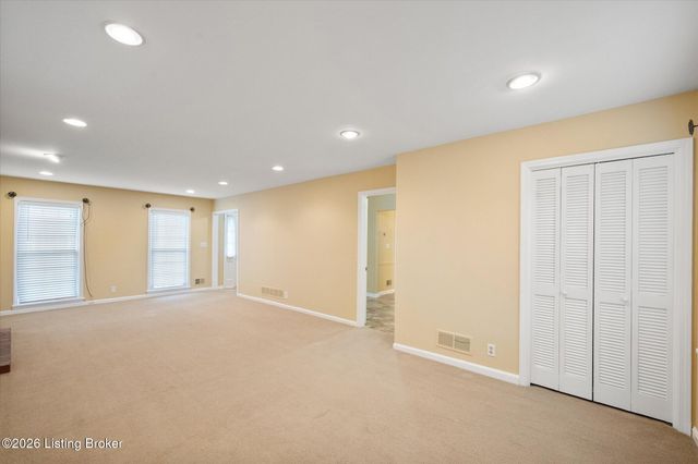 9903 Welshpool Ct, Louisville, KY 40299