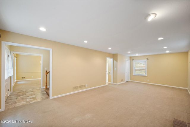 9903 Welshpool Ct, Louisville, KY 40299