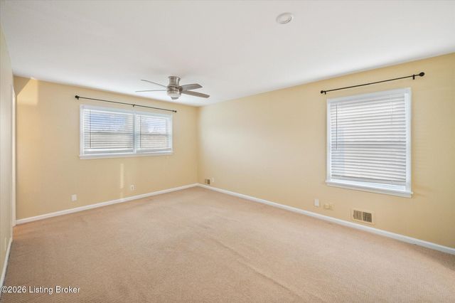 9903 Welshpool Ct, Louisville, KY 40299