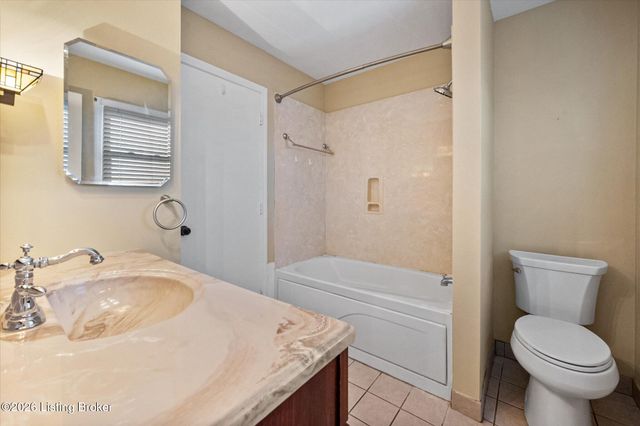 9903 Welshpool Ct, Louisville, KY 40299