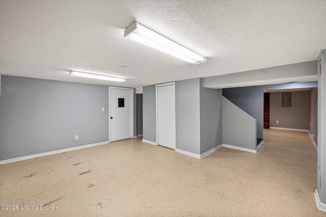 9903 Welshpool Ct, Louisville, KY 40299