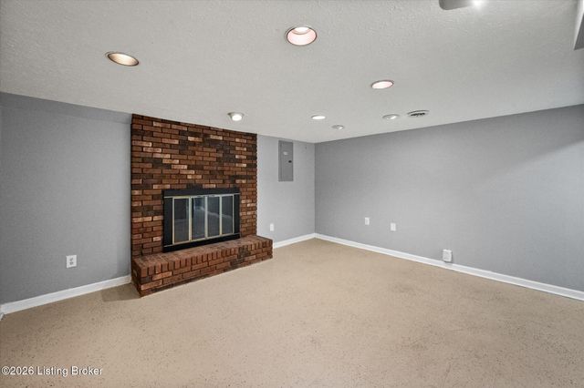 9903 Welshpool Ct, Louisville, KY 40299