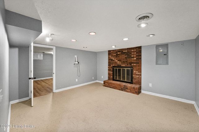 9903 Welshpool Ct, Louisville, KY 40299