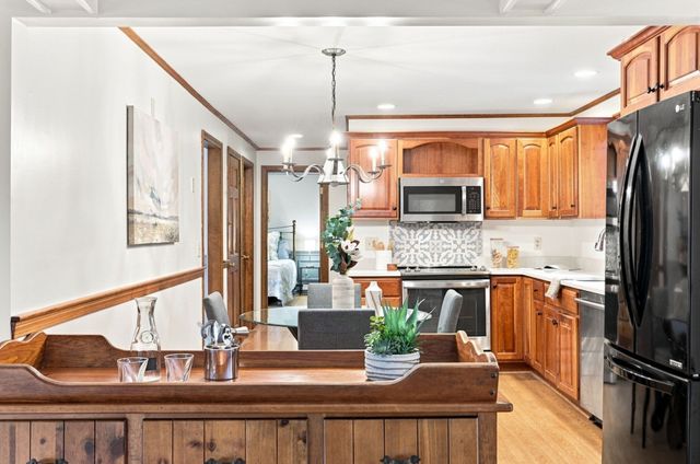 5 Regis Rd, Andover, MA 01810