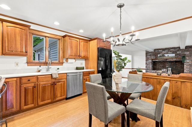 5 Regis Rd, Andover, MA 01810
