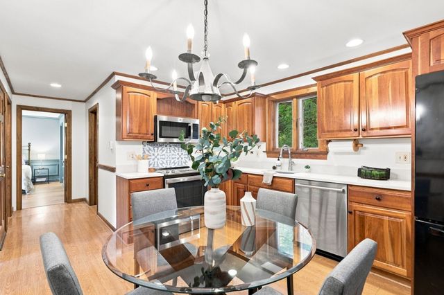 5 Regis Rd, Andover, MA 01810