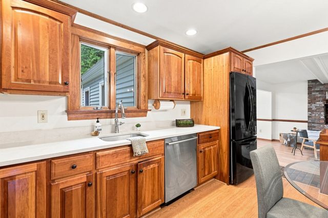 5 Regis Rd, Andover, MA 01810