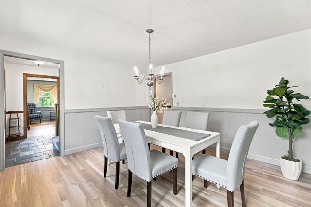 5 Regis Rd, Andover, MA 01810