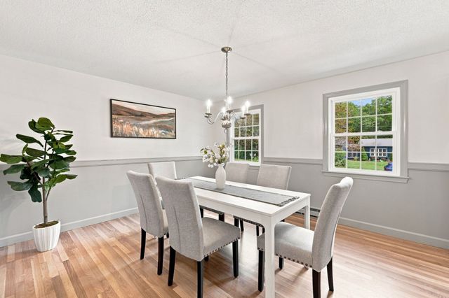 5 Regis Rd, Andover, MA 01810