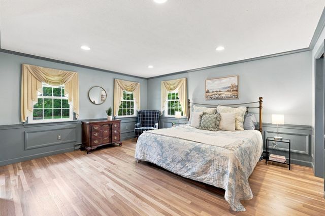 5 Regis Rd, Andover, MA 01810