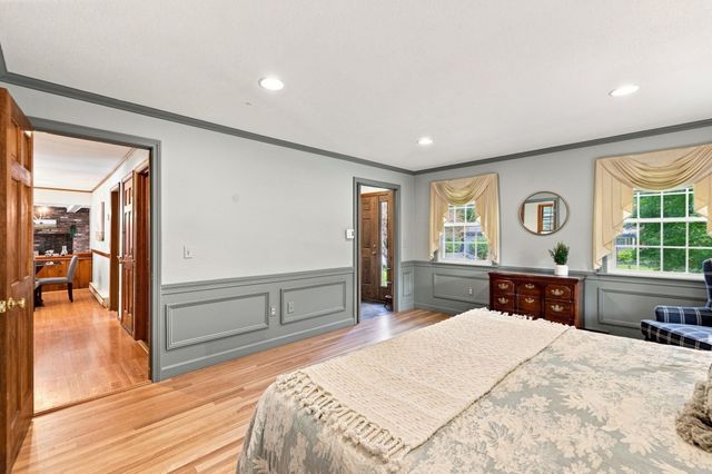5 Regis Rd, Andover, MA 01810