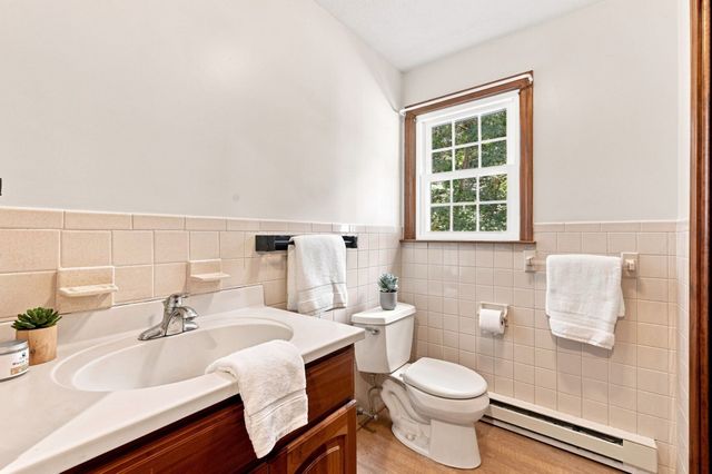 5 Regis Rd, Andover, MA 01810