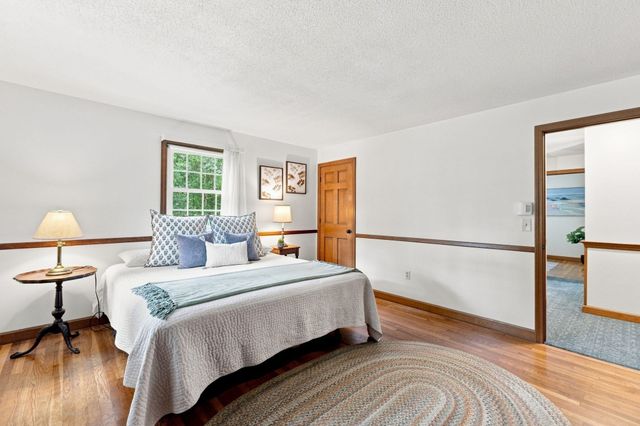 5 Regis Rd, Andover, MA 01810