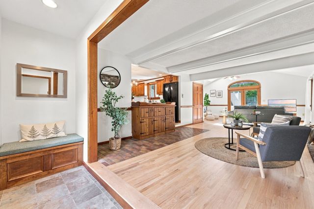 5 Regis Rd, Andover, MA 01810