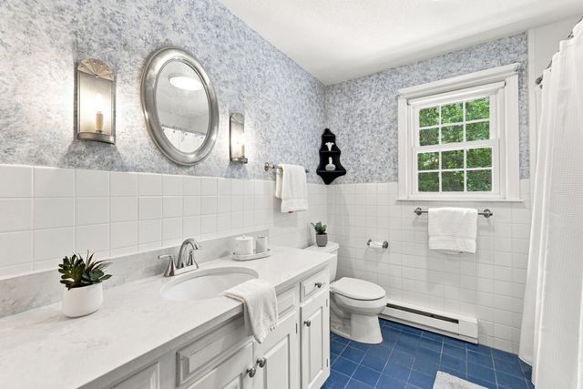 5 Regis Rd, Andover, MA 01810